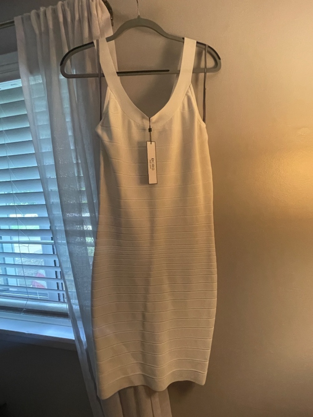 Dress - Picture 5 of 9
